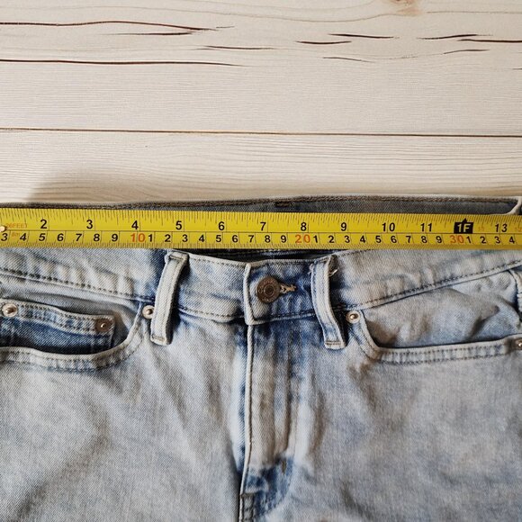 Calvin Klein Jean Shorts Waist 28 – Light Wash High Rise Distressed Look - Picture 8 of 8